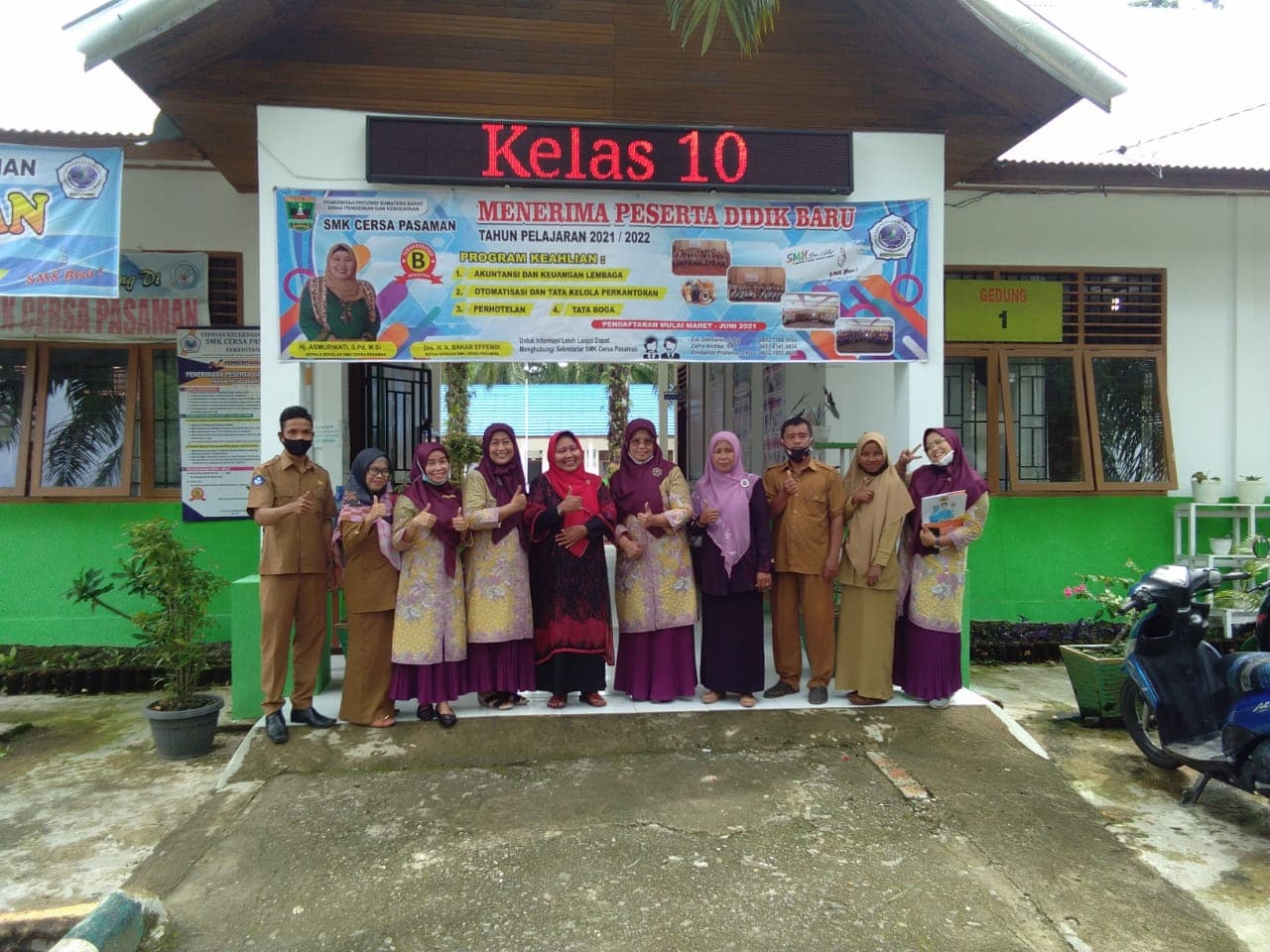 Tim Roadshow Penerimaan Mahasiswa Baru