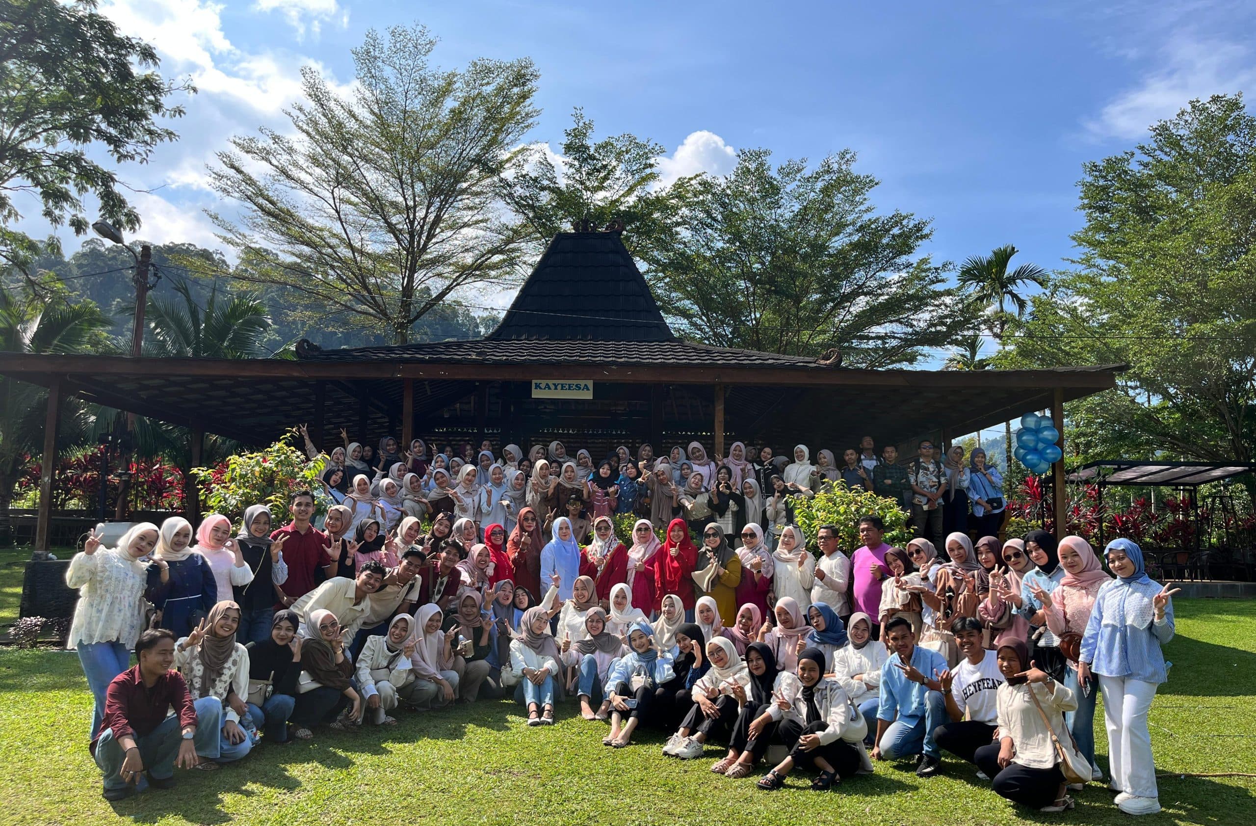 Pisah Sambut Mahasiswa AKPER Baiturrahmah: Selamat Jalan Alumni Angkatan 2022 dan Selamat Datang Mahasiswa Baru Angkatan 2025