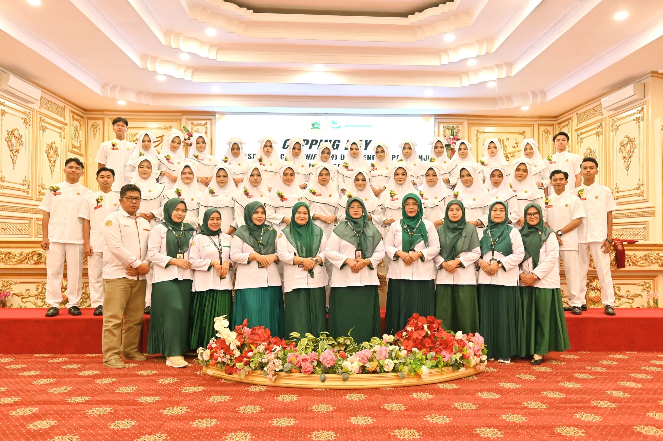 Pemasangan Uniform dan Pengucapan Janji Mahasiswa TA 2025/2026